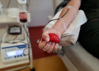 Do vojenskej nemocnice prišli darovať krv ružomberskí poľovníci 