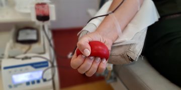 Do vojenskej nemocnice prišli darovať krv ružomberskí poľovníci