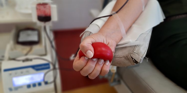 Do vojenskej nemocnice prišli darovať krv ružomberskí poľovníci 