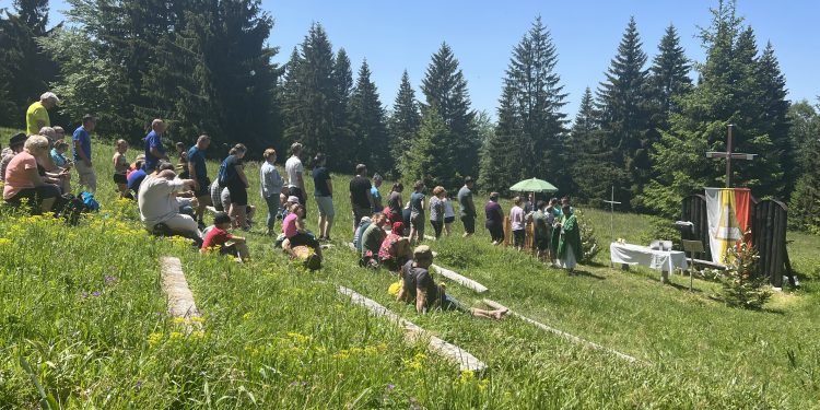 Černovčania sa opäť stretli na Krstej hore