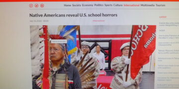 Júlový Tehran Times o indiánskych internátnych školách v USA