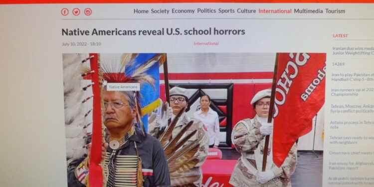 Júlový Tehran Times o indiánskych internátnych školách v USA