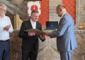 Na radnici sa lúčili s dekanom Dušanom Škrabekom. Primátor mu udelil čestné občianstvo