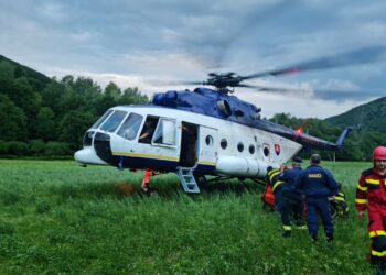 Požiar v Národnom parku Veľká Fatra hasia už druhý deň, pomáha aj vrtuľník