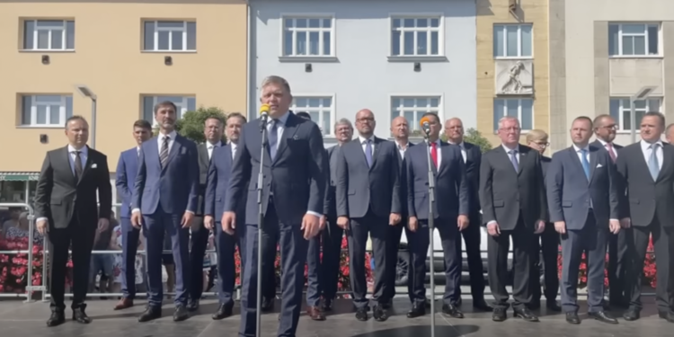 Oslavy povstania rozštiepili Slovensko