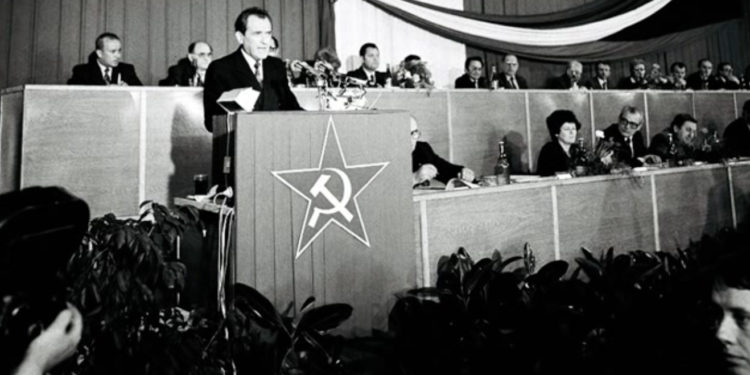 Červený vožď a modrý jastrabík