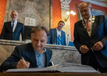 Cenu mesta Ružomberok si na radnici prevzal Jiří Přibyl 