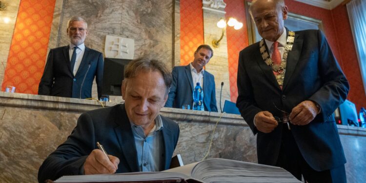 Cenu mesta Ružomberok si na radnici prevzal Jiří Přibyl