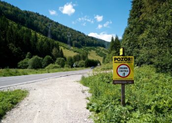 Vyťažený cestný úsek medzi Korytnicou a Liptovskou Osadou prejde komplexnou rekonštrukciou