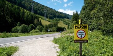 Vyťažený cestný úsek medzi Korytnicou a Liptovskou Osadou prejde komplexnou rekonštrukciou