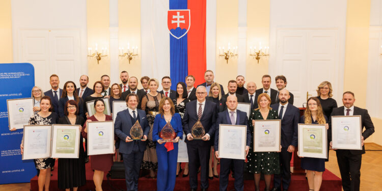 Mondi SCP aj Katolícka univerzita získali prestížne ocenenie za kvalitu a spoločenskú zodpovednosť