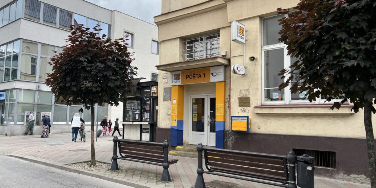 V lete by už mohli Ružomberčania využívať bezbariérový vstup na poštu