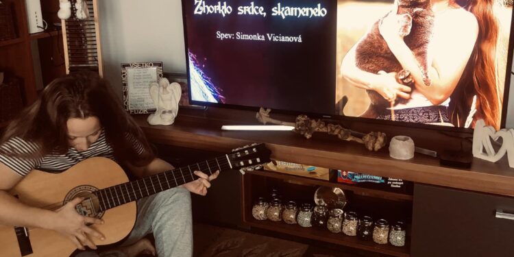 Nový folklórno-rockový album Clivota obohatila svojím spevom aj textom dolnoliptáčka Simona Vicianová