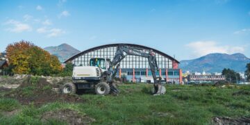 Radnica odmieta platiť za plaváreň viac po spornom dodatku, zhotoviteľ hrozí odstúpením od zmluvy a súdom