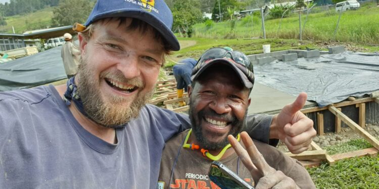 Prácu architekta na ružomberskej radnici vymenil za dobrovoľníctvo v Papue Novej Guinei