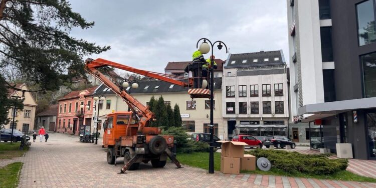 V Ružomberku prebieha výmena verejného osvetlenia