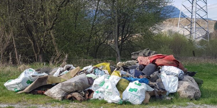 Počas víkendu čistili Revúcku dolinu. Najväčší neporiadok je na odpočívadlách