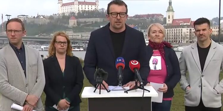 Legalizácia marihuany či eutanázia: Ružomberskí aktivisti spustili petíciu za referendum