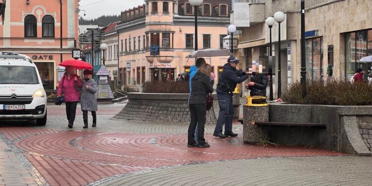 Dlažba v uliciach Ružomberka je nebezpečná. Začne mesto s komplexnou rekonštrukciou centra?