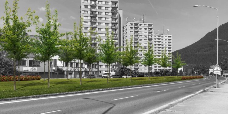 Na Nábreží M. R. Štefánika v Ružomberku vyrastie zelený ostrov